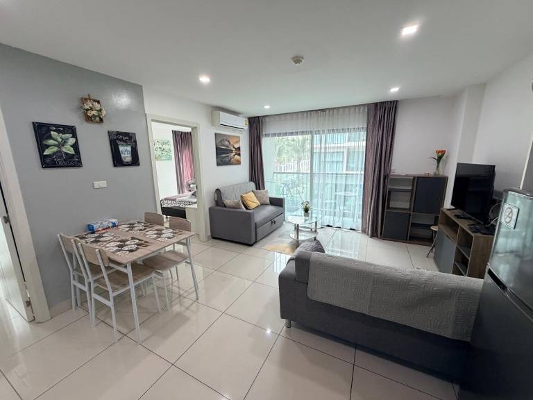 Phra Tamnak Hill Apartments in Pattaya