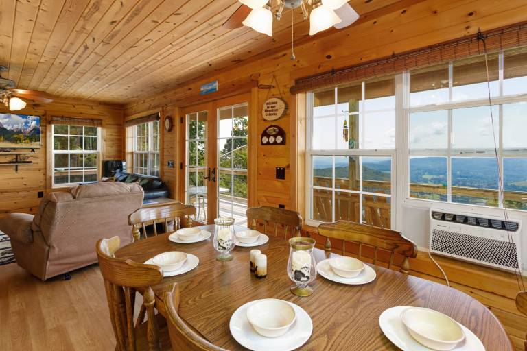 Three-Level Cabin with Mountain Views — photo 5