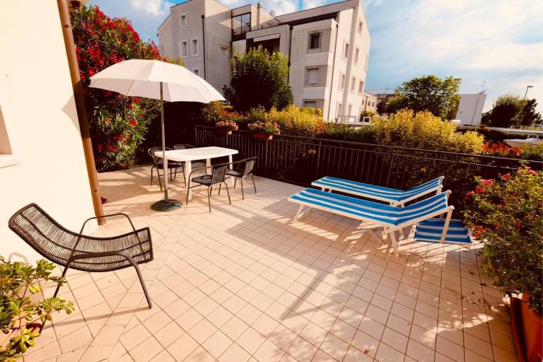 Apartment with terrace — photo 2
