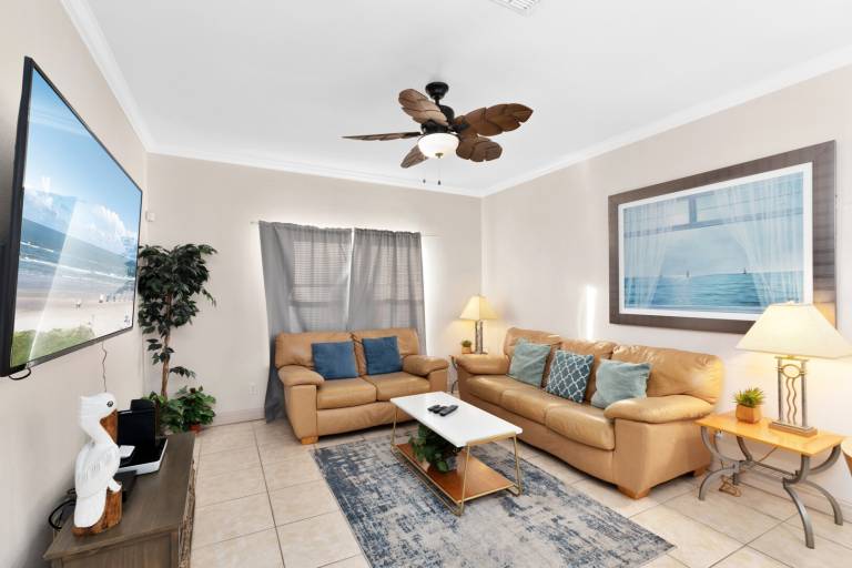 Family-oriented condo with pool | Close to the beach | Pets allowed — photo 3