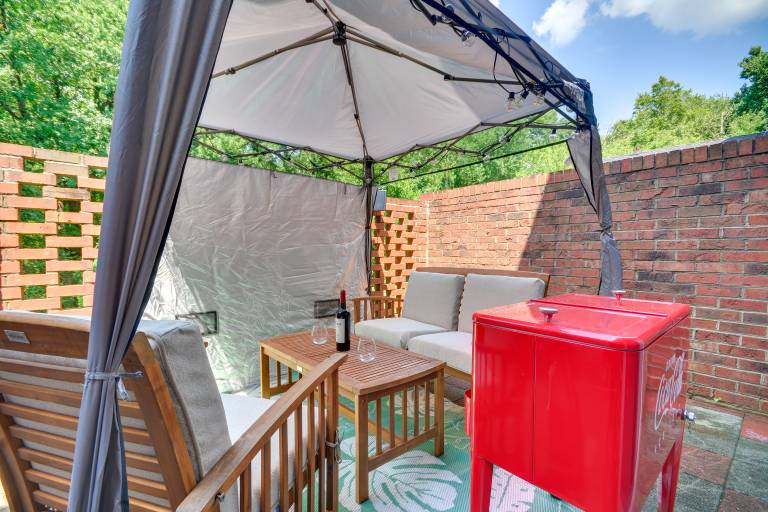 2 Mi to High Point University: Townhome w/ Patio — photo 2