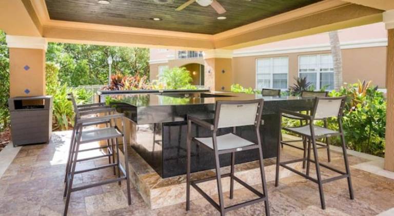 Big rental apartment with jacuzzi & pool | Pets are welcome — photo 4