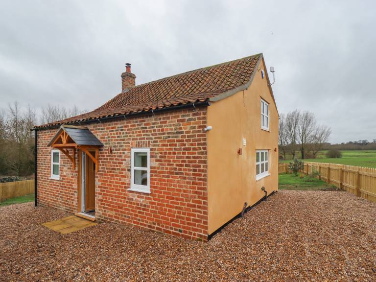 Cottage with garden & barbeque in Alford