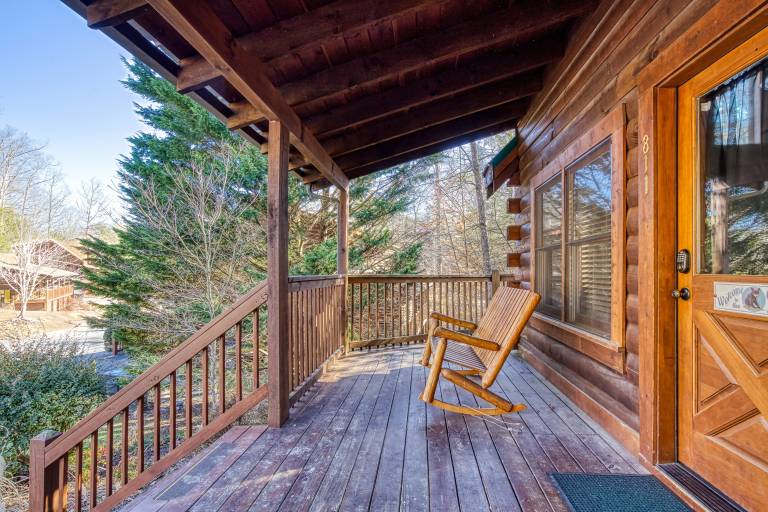 Cabin with grill, pool & hot tub | Mountain view — photo 3