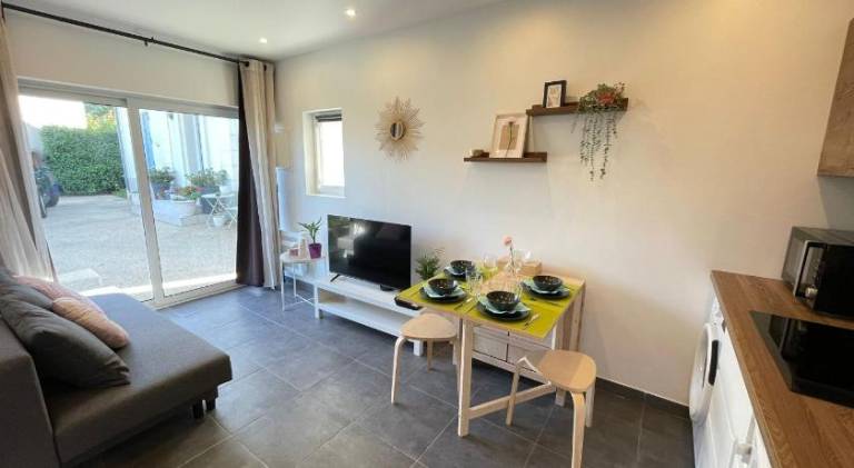 House with terrace — photo 2