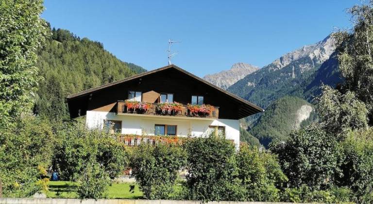 Holiday apartment with 2 rooms for 5 persons — photo 4