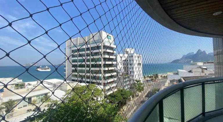 30 secs to the beach, 3 balconies, 2 bdrms ensuite in Leme