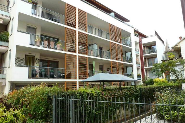 Fully equipped pleasant rental apartment with terrace & yard | Pet-friendly — photo 3