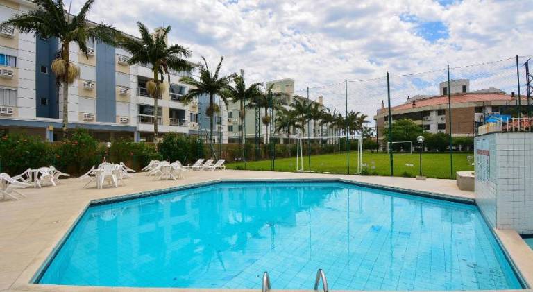 Apartment with pool — photo 2