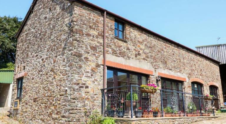 Lovely vacation home with pool | Pets are welcome in Bideford