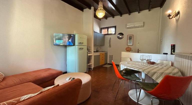 House with 1 room for 4 persons in Pozzolengo
