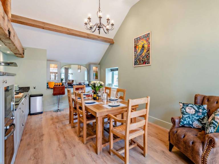 Cottage with grill, hot tub & garden — photo 4