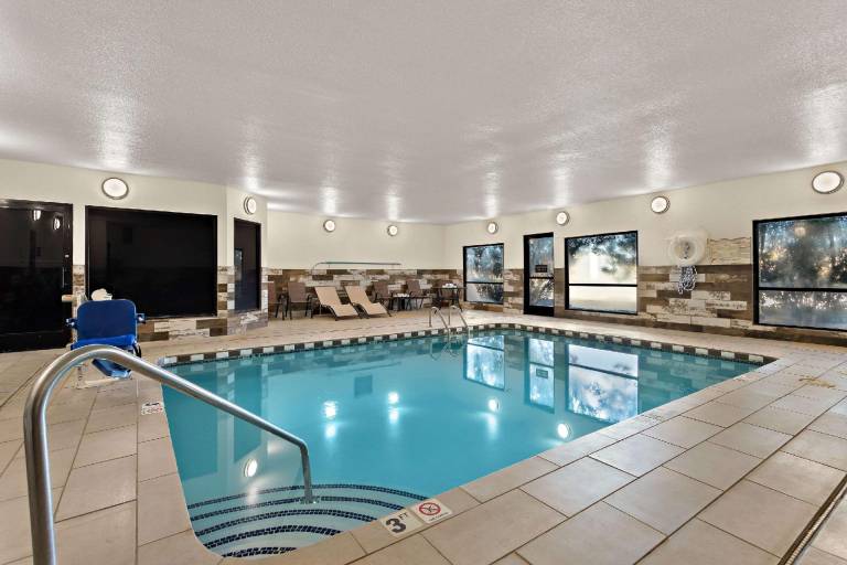Comfort Suites University — photo 2