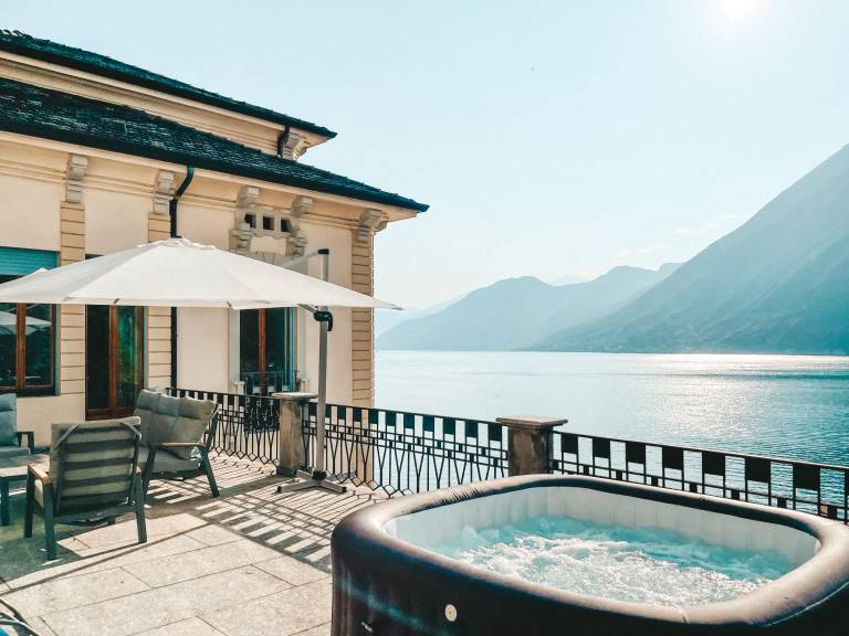 Family-oriented villa with BBQ, hot tub & terrace | Panoramic view | Dogs allowed — photo 2