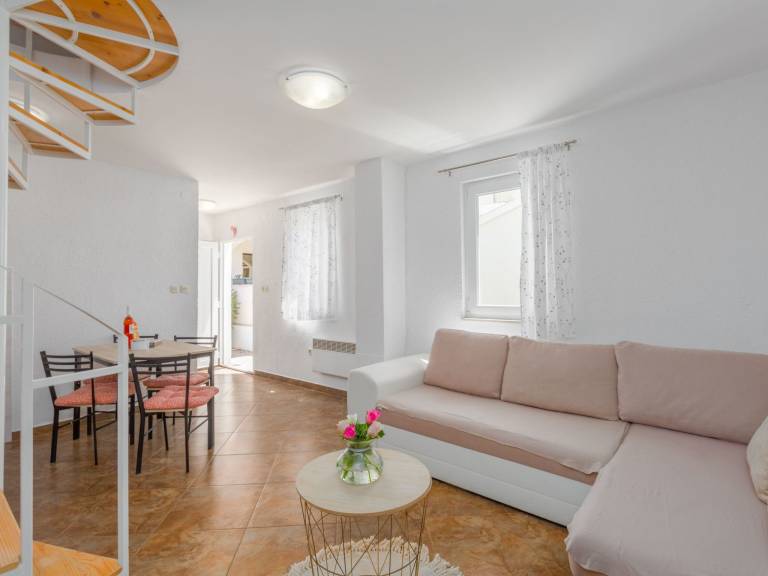 Apartment with terrace | Pets are welcome in Porec