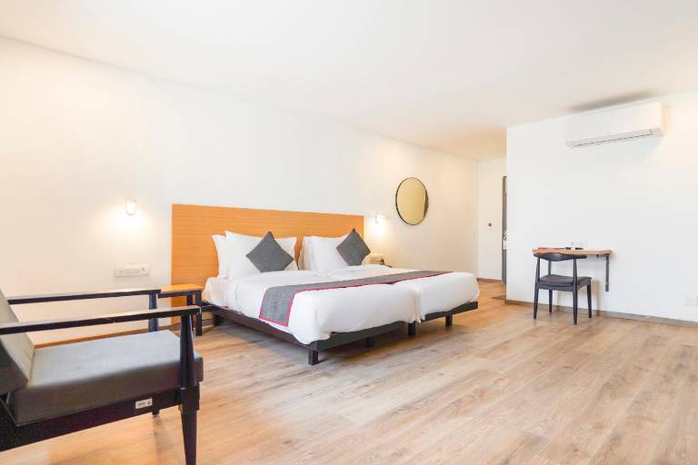 Super Townhouse Hotel Royal Adress Nearest Parthala Chowk