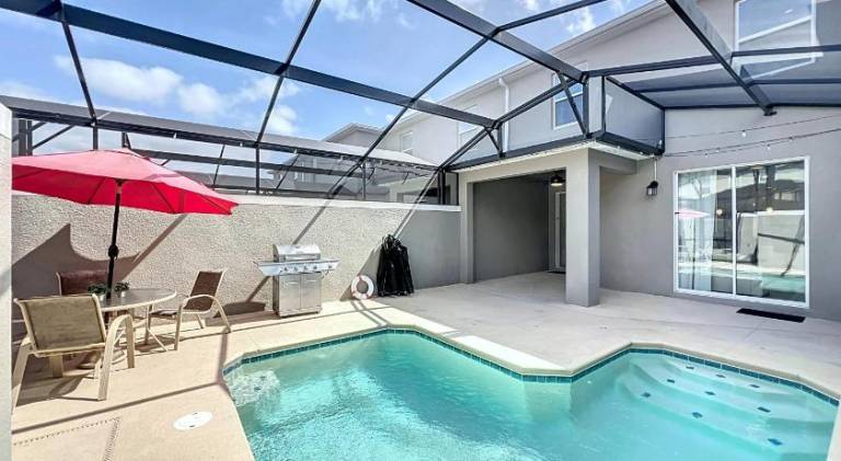House with jacuzzi & pool in Kissimmee, FL