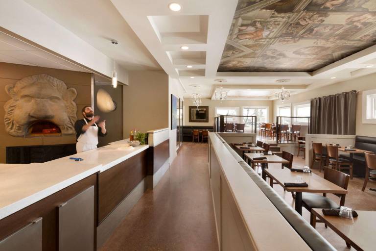 Travelodge by Wyndham Edmonton South — photo 2