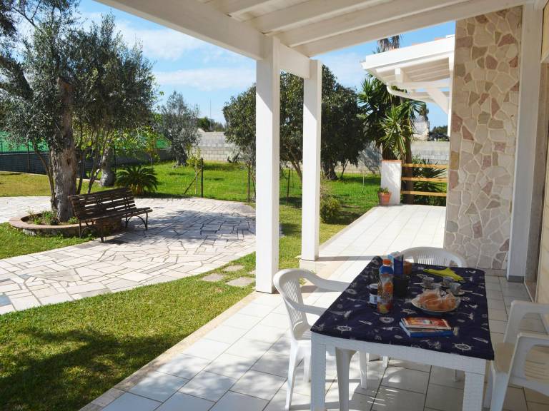 House with BBQ & garden | Garden view — photo 2