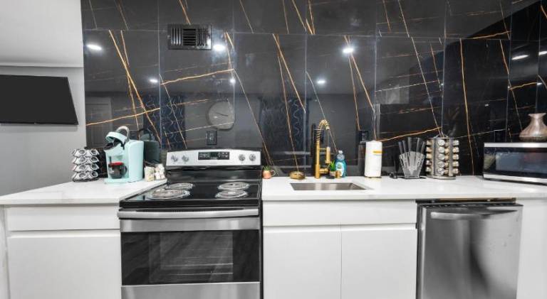 Holiday apartment | Next to Gerald D. Hines Waterwall Park — photo 4