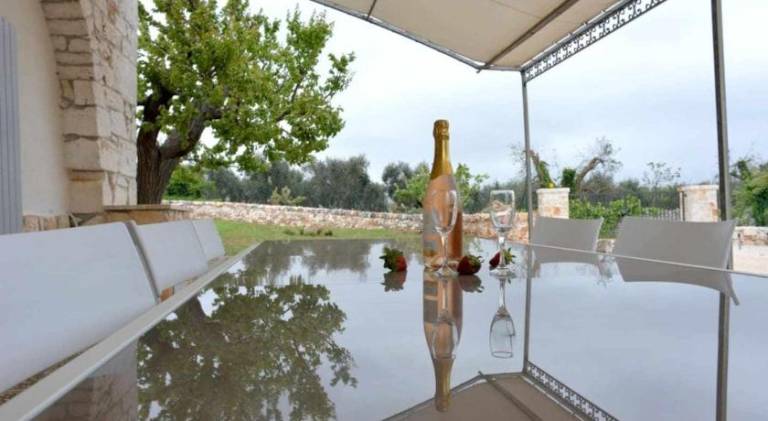 Villa with pool — photo 4