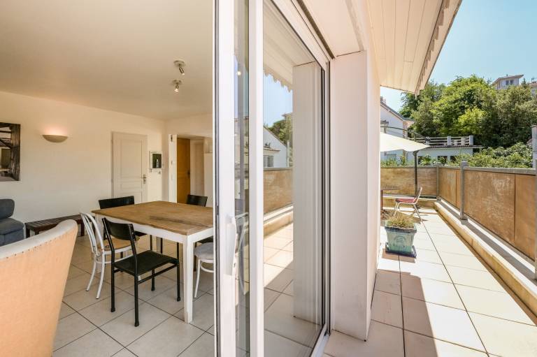 Family-oriented apartment with fast internet & terrace | Garden view | Close to the beach | Perfect for remote work | Dogs allowed — photo 3