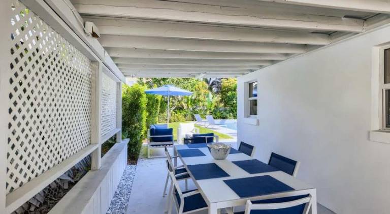 Vacation home with pool | Pet-friendly — photo 5