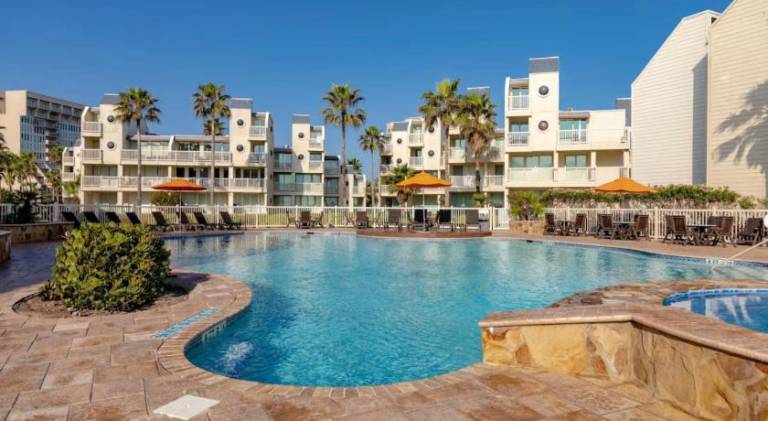 New Stunning Ocean-View Beachfront Resort, Heated Pool! — photo 2