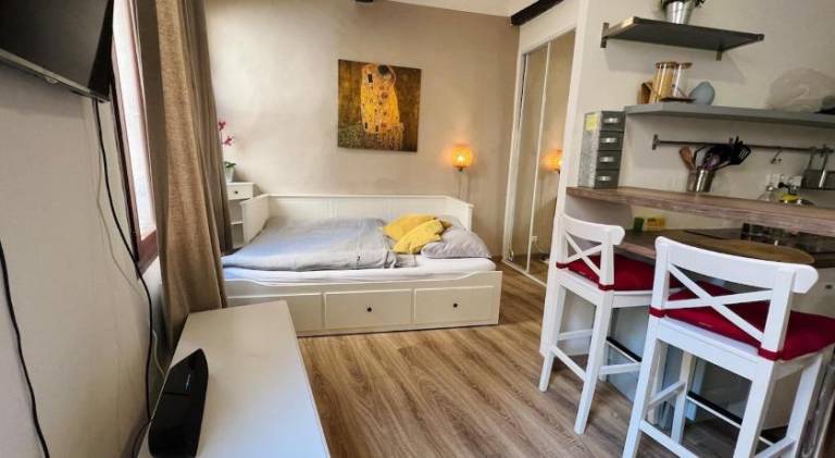 Rental apartment with 1 room for 3 persons in Meyreuil