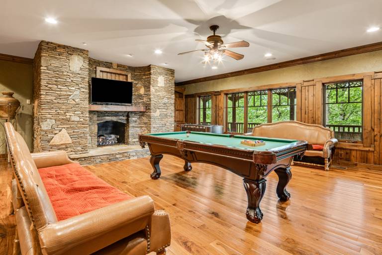 6,400SF Mtn Home, Views, Pool Table, Outdoor Fireplace, Near Downtown Boone, Pet Friendly — photo 3