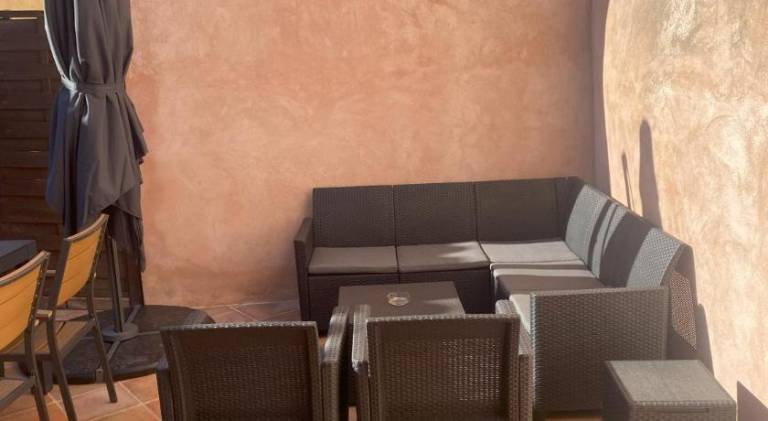 Fully equipped vacation home with patio | Pet-friendly — photo 4