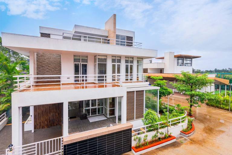 372 m&sup2; Villa