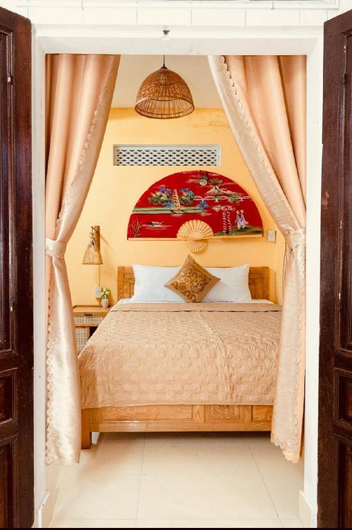 Big vacation home with patio | Close to Imperial City | Dogs allowed — photo 2