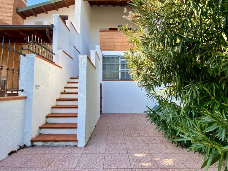 House with patio, BBQ & garden — photo 3