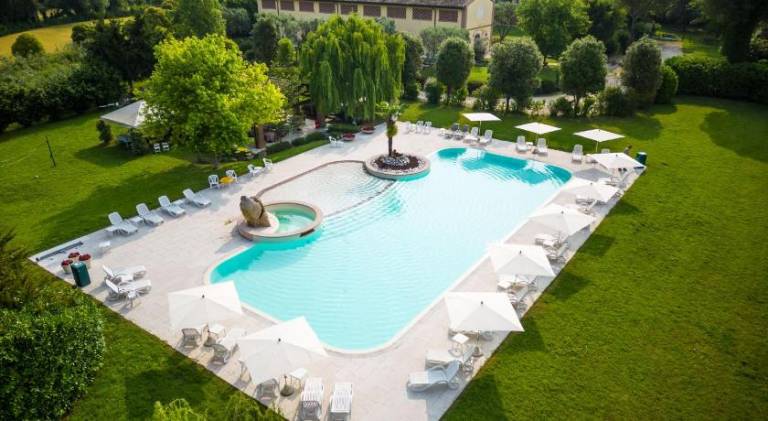 Farm with terrace, yard & pool | Pet-friendly — photo 3