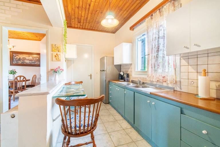 Child-friendly beautiful house with terrace, fast internet & garden | Mountain view | Pets are welcome — photo 5