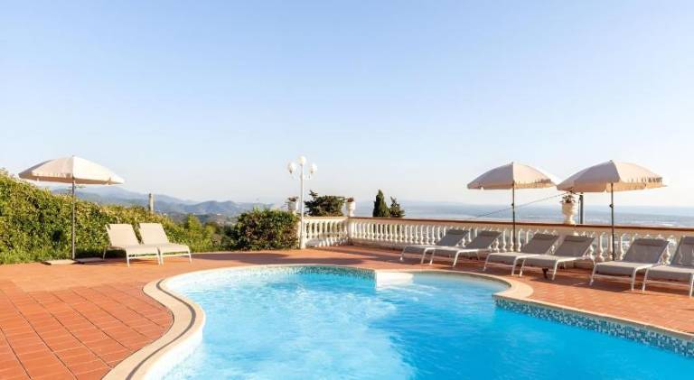 Villa with yard, private pool & barbeque in Viareggio