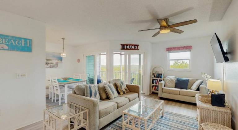 Apartment with pool in Bradenton Beach, FL