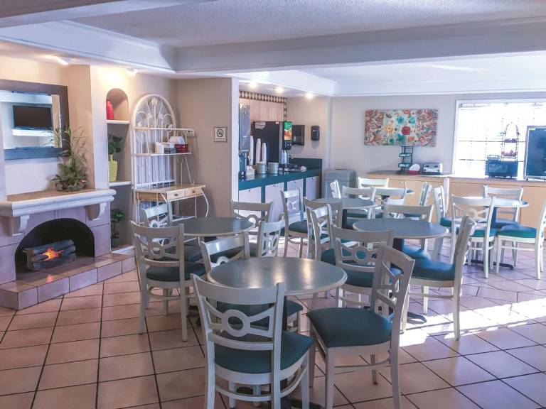 La Quinta Inn by Wyndham Moline Airport — photo 2