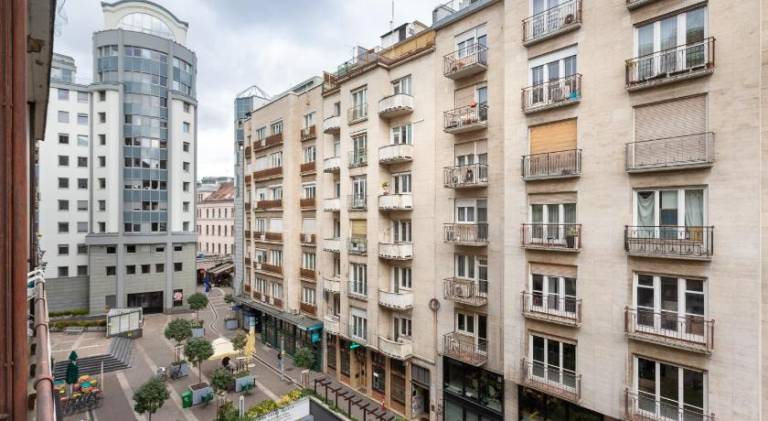 Fully equipped big apartment with BBQ, jacuzzi & terrace | Near St. Stephen's Basilica | Good for workation | Pets are welcome — photo 2