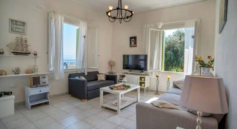 Beautiful villa with private pool, terrace & barbecue | Pets allowed — photo 2