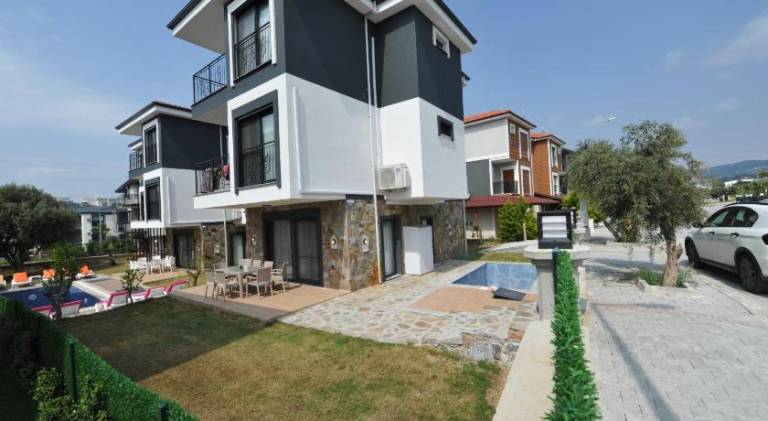 Villa with yard, pool & barbecue | Good for workation — photo 3