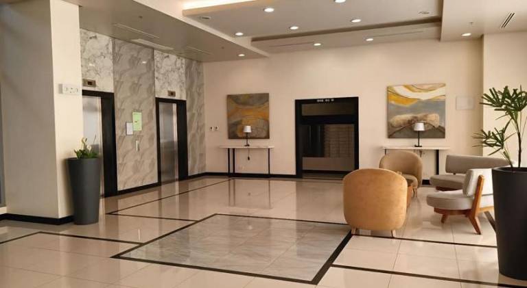 Serviced apartment with patio, pool & yard | Pet-friendly — photo 3