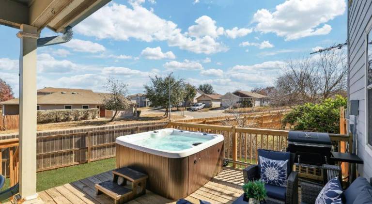 Nr Sea World Hot Tub Game Room Yard Swing Set BBQ — photo 3