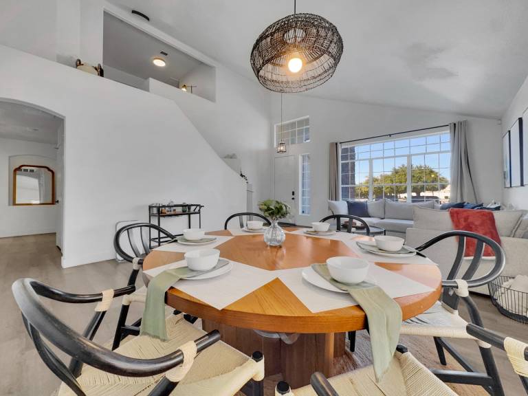 Pool Home. Sleeps 11. Super Mesa Location! — photo 4