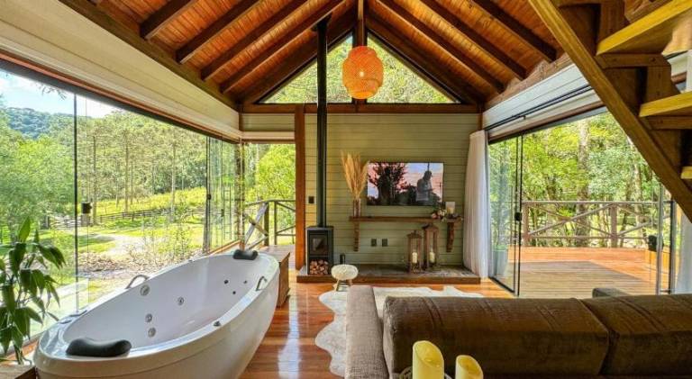 Spacious lodge with terrace, hot tub & garden | Suitable for remote work | Pet-friendly — photo 2