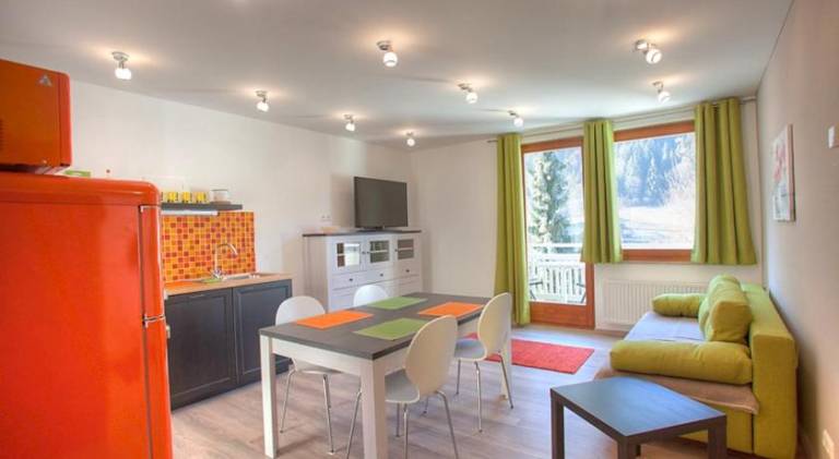 Apartment with sauna, patio & private pool | Good for workation | Dogs allowed in Villach