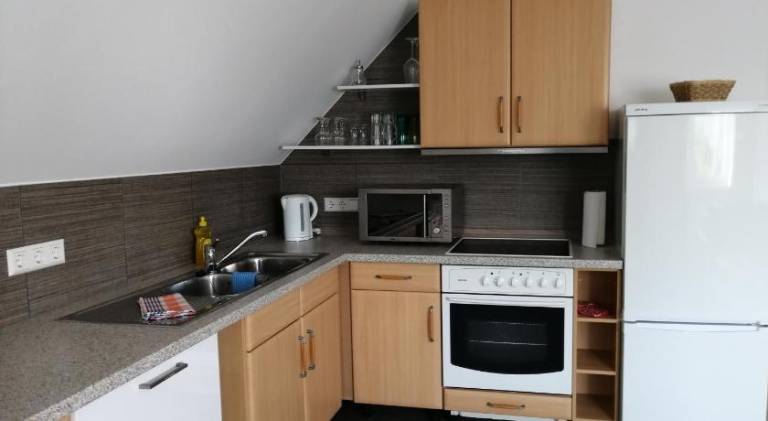 Holiday apartment with barbecue, patio & yard — photo 3
