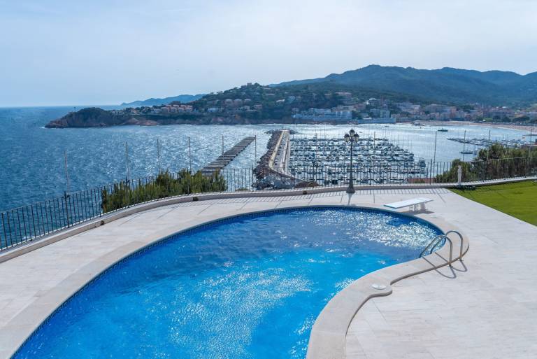 Vacation home with patio, yard & private pool | Beach view | Suitable for remote work — photo 4