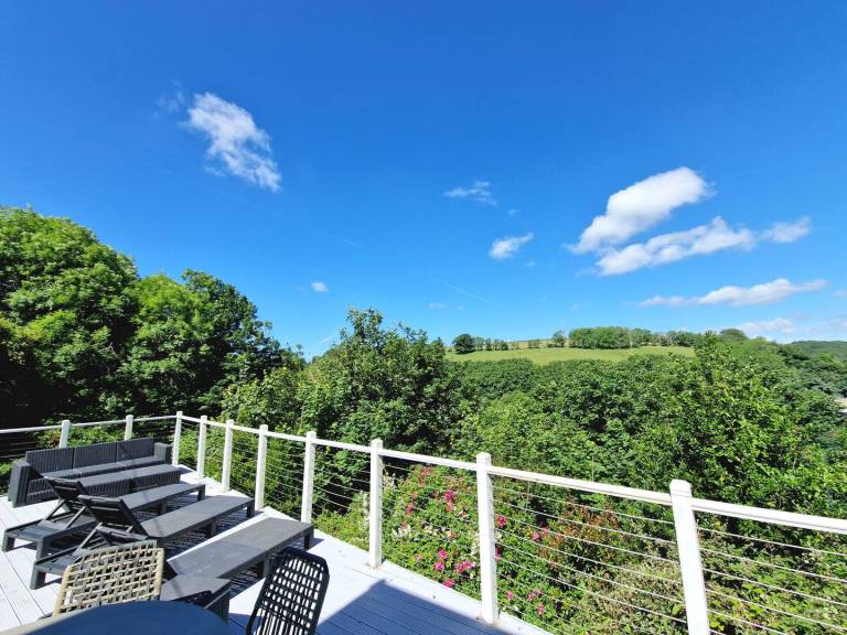 Cottage with yard & patio | Beach view — photo 3